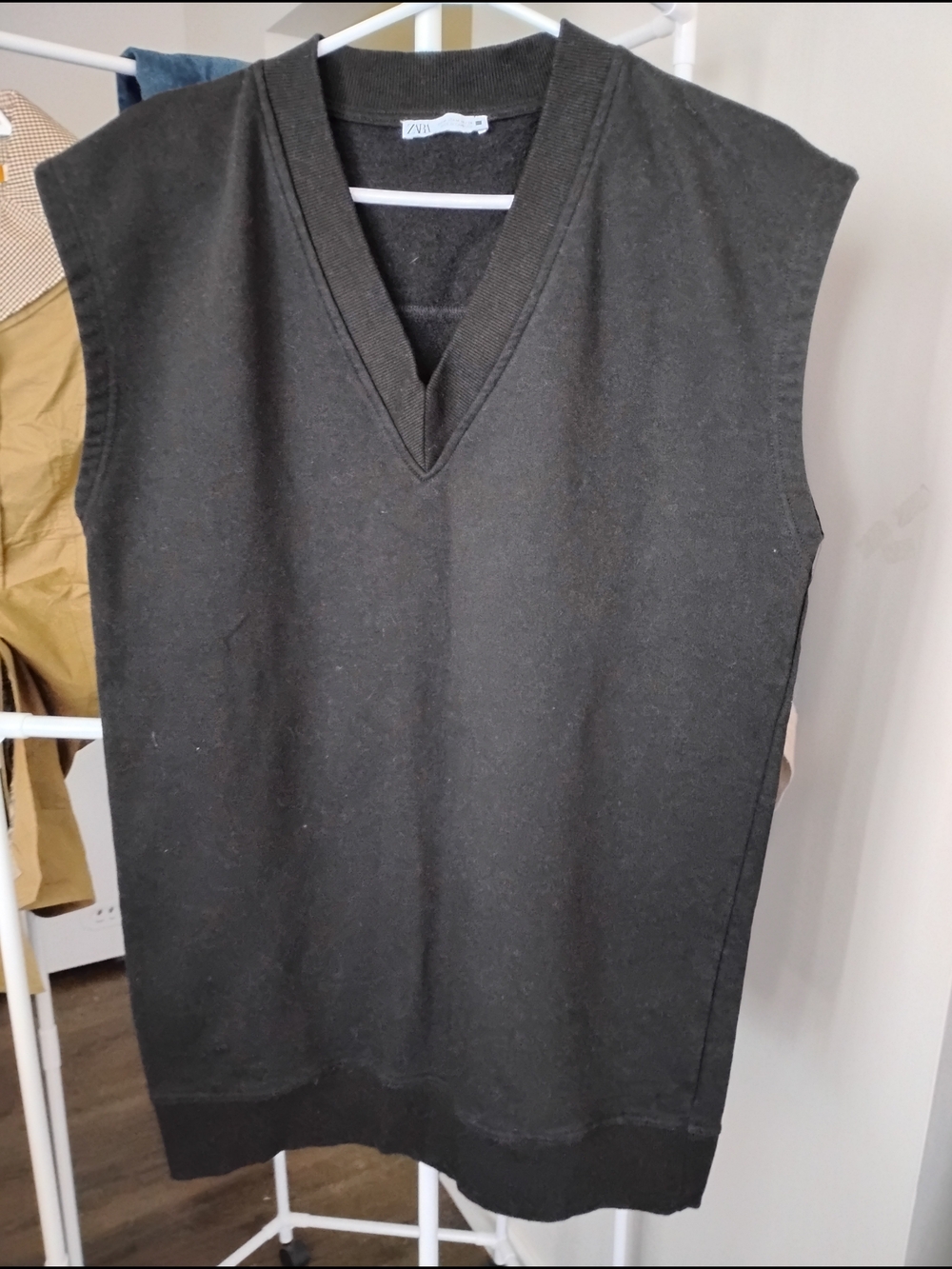 Zara Black V-Neck  Texture Sleeveless Knit Vest